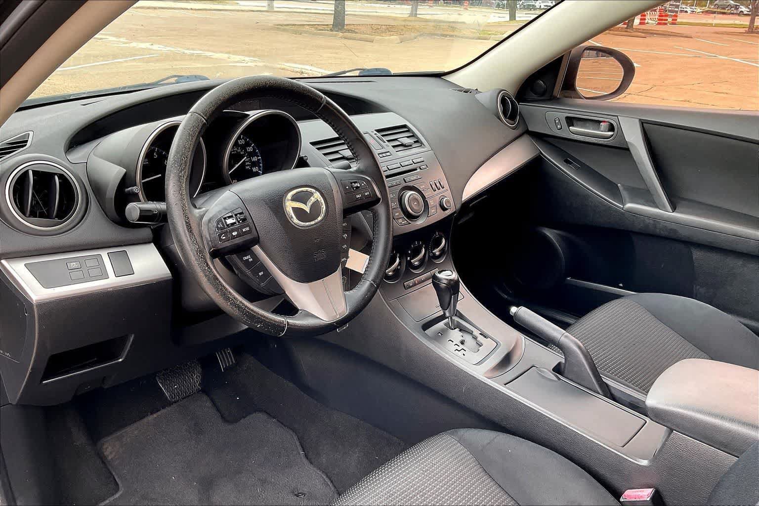 Used 2012 MAZDA MAZDA3 i Touring FWD image 2