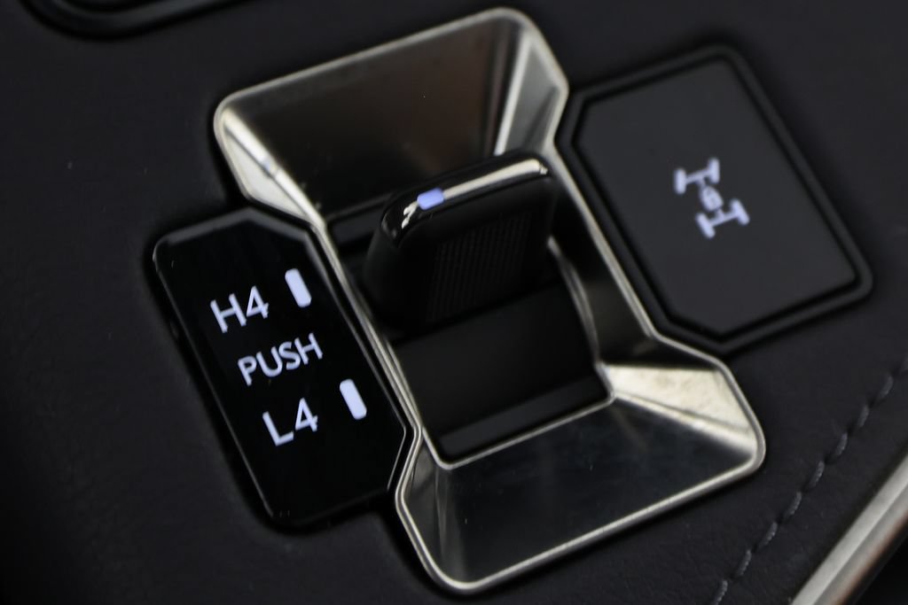 Used 2025 Lexus GX 550 w/ Accessory Package (2T) AWD/4WD image 27