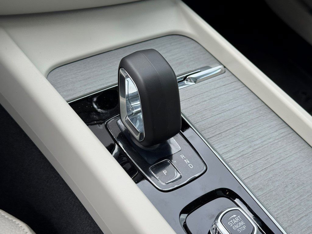 New 2026 Volvo V60 B5 Cross Country Plus w/ Protection Package Premier image 21