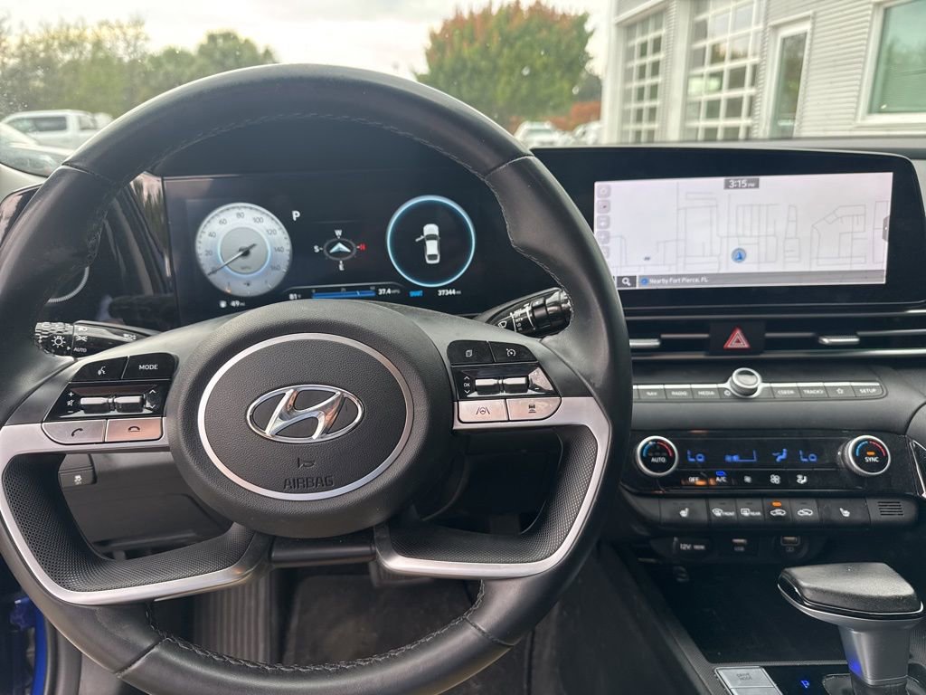 Used 2023 Hyundai Elantra Limited image 9