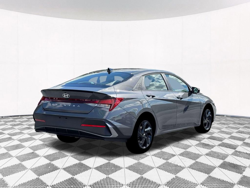 New 2026 Hyundai Elantra Sport FWD image 11