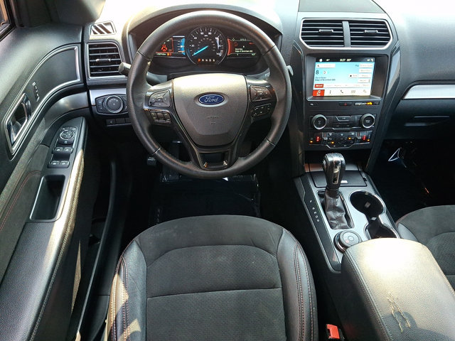 Used 2018 Ford Explorer XLT w/ Equipment Group 202A AWD/4WD image 12