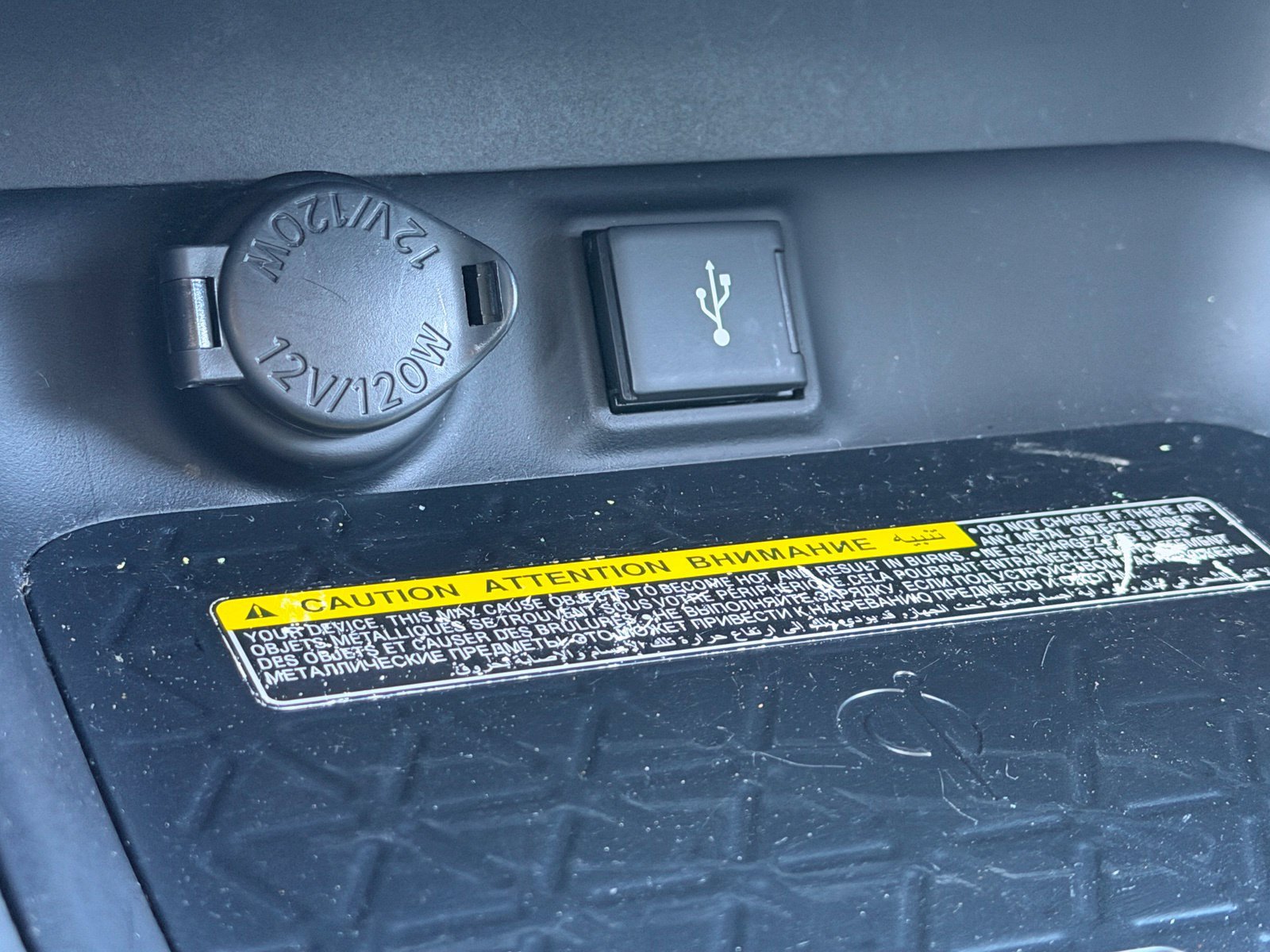 Used 2020 Toyota RAV4 XLE Premium FWD image 27