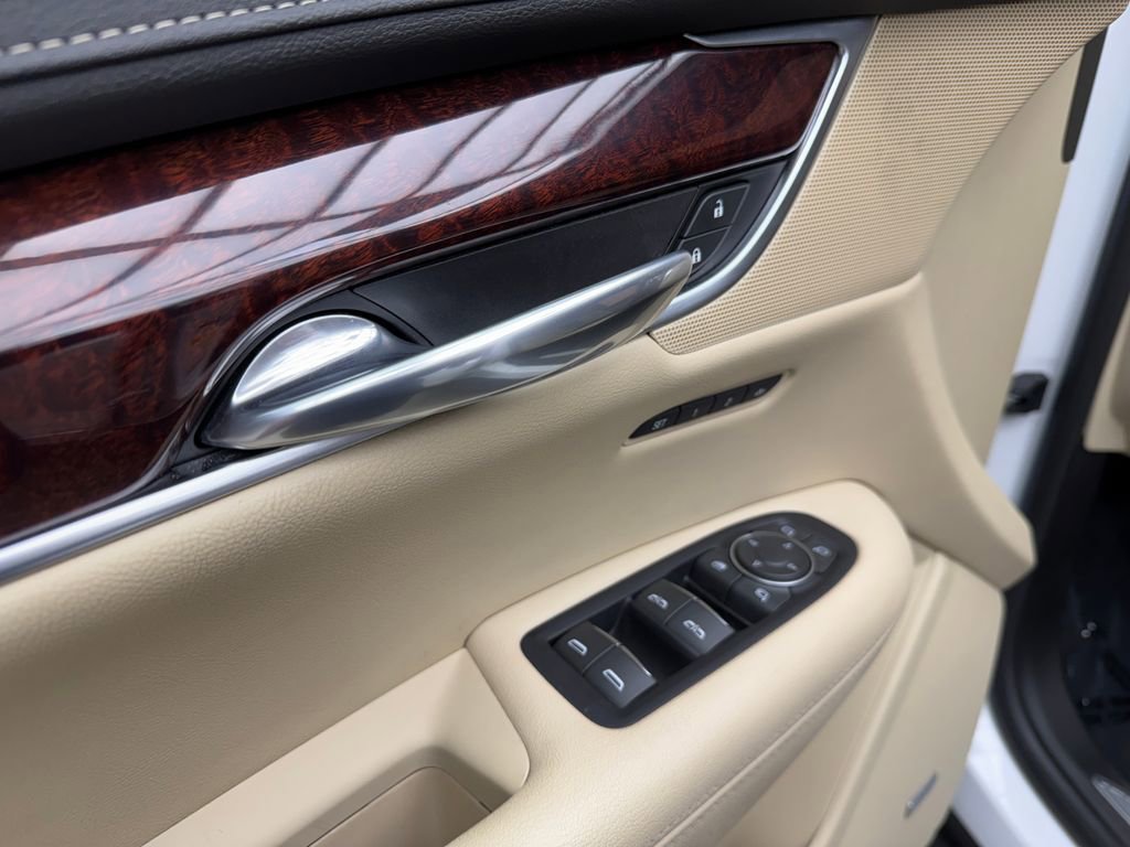 Used 2017 Cadillac XT5 Luxury w/ Driver Awareness Package image 11