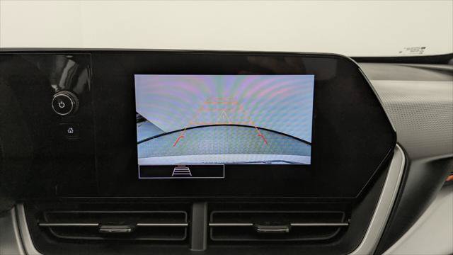 Used 2025 Chevrolet Trax RS w/ Sunroof Package FWD image 32