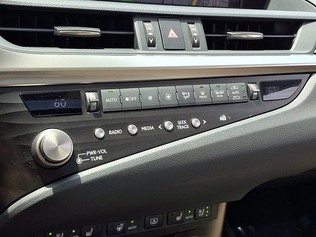 Used 2021 Lexus ES 350 Ultra Luxury w/ Accessory Package 2 FWD image 16