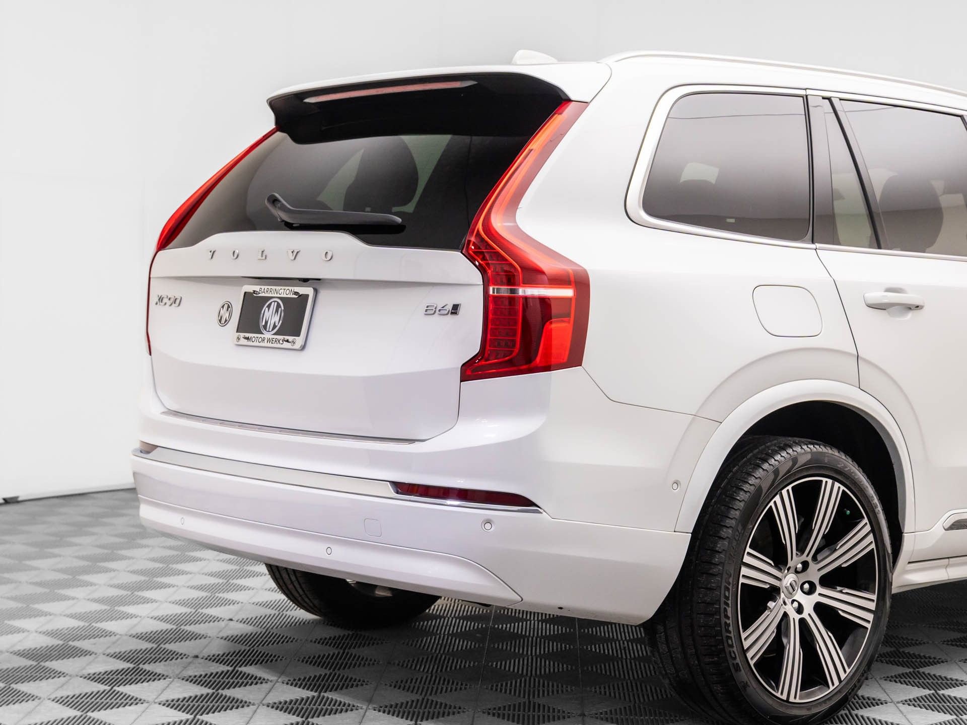 Used 2024 Volvo XC90 B6 Ultimate w/ Protection Package image 37