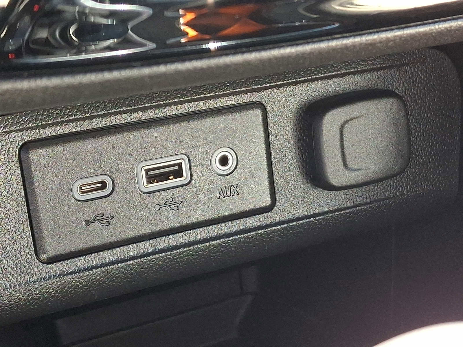 Certified 2023 Buick Encore GX Select AWD/4WD image 26