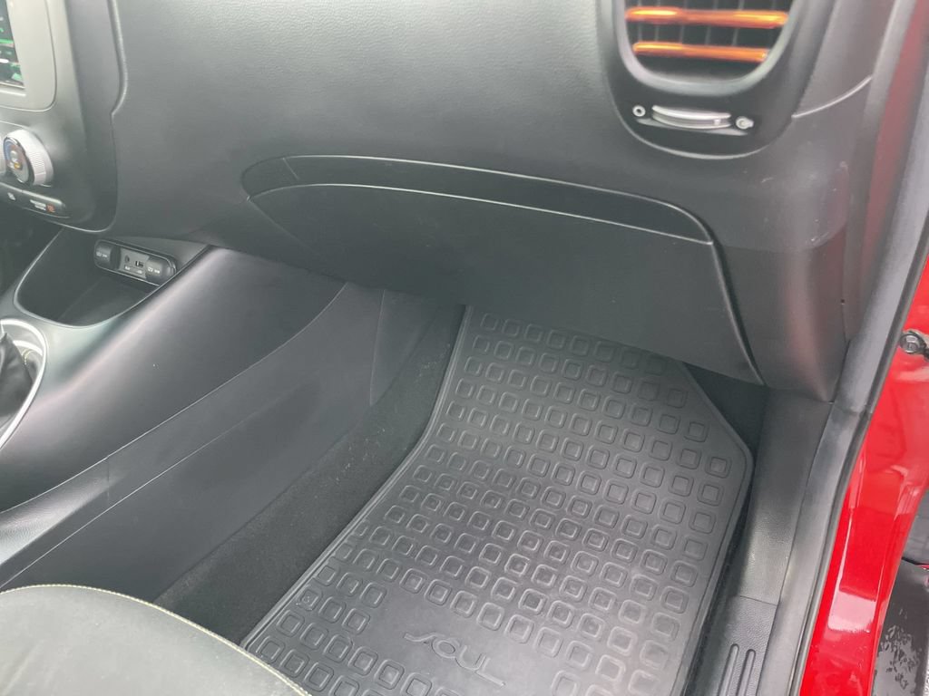 Used 2015 Kia Soul + FWD image 29