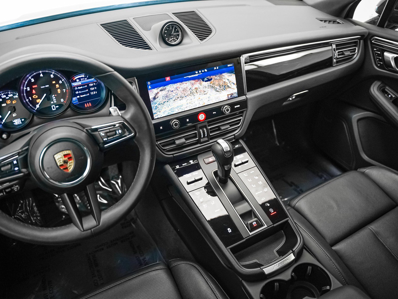 Certified 2025 Porsche Macan image 19