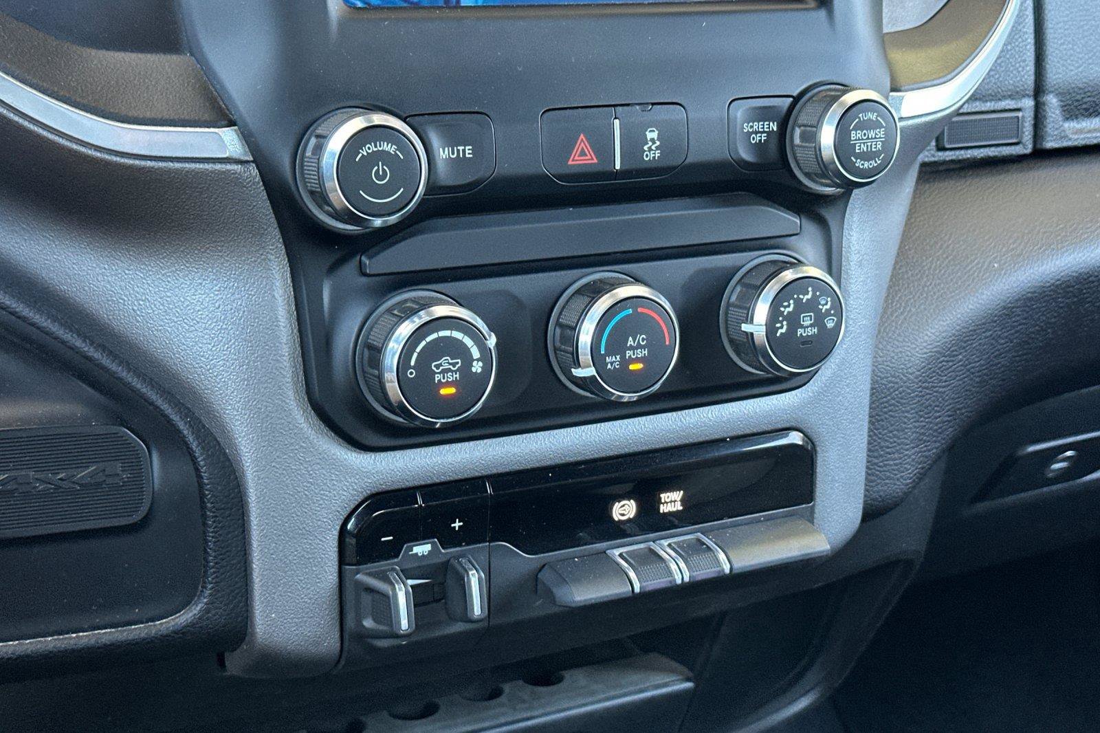 Certified 2024 RAM 2500 Big Horn AWD/4WD image 18