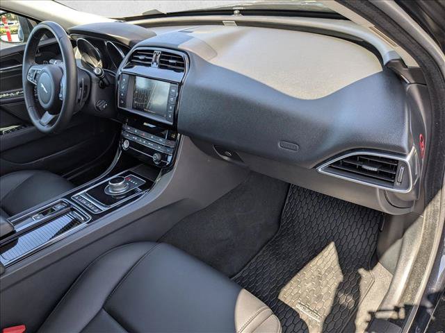 Used 2018 Jaguar XE Premium RWD image 23