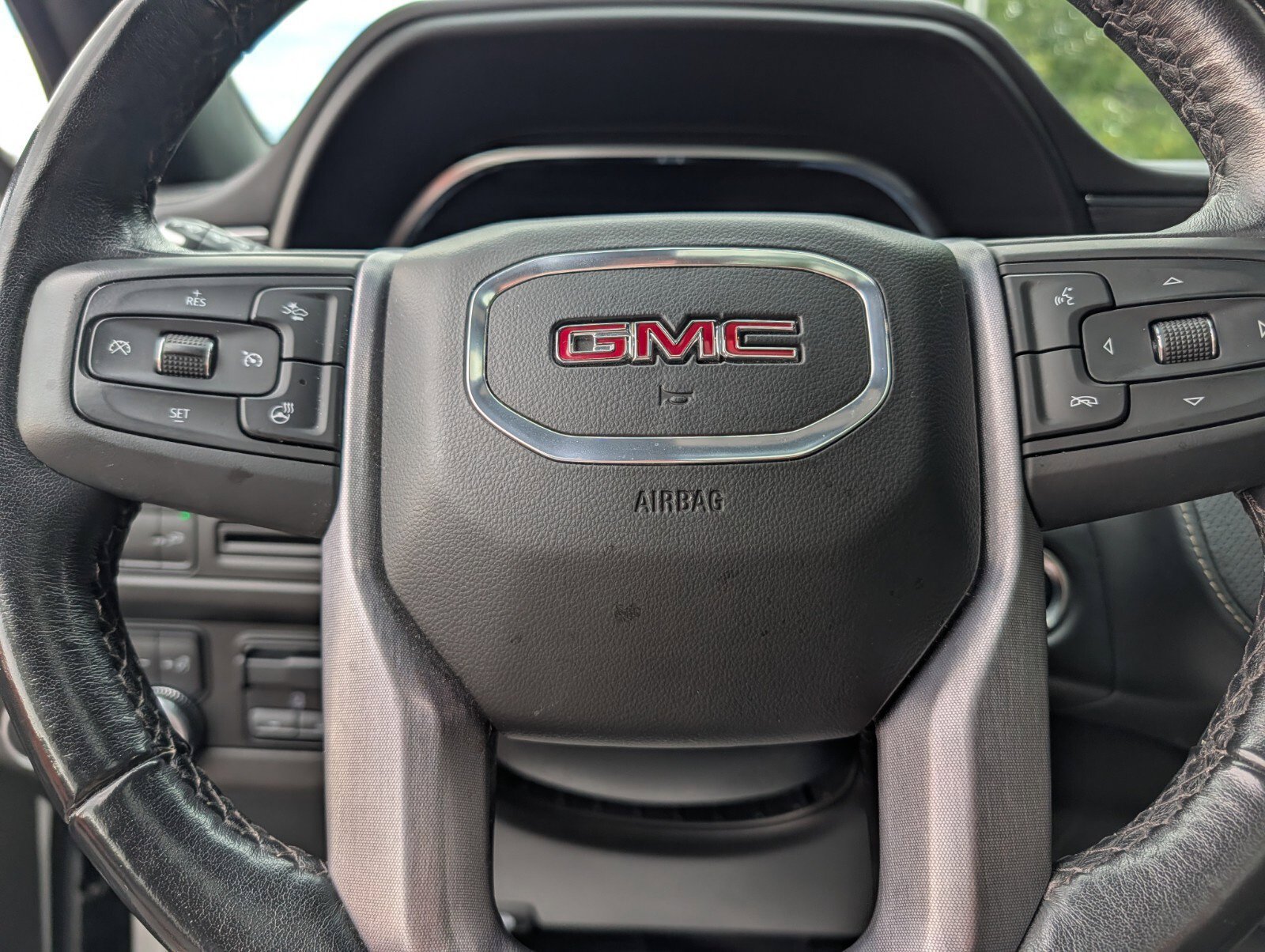 Used 2022 GMC Yukon SLT w/ SLT Premium Package AWD/4WD image 38