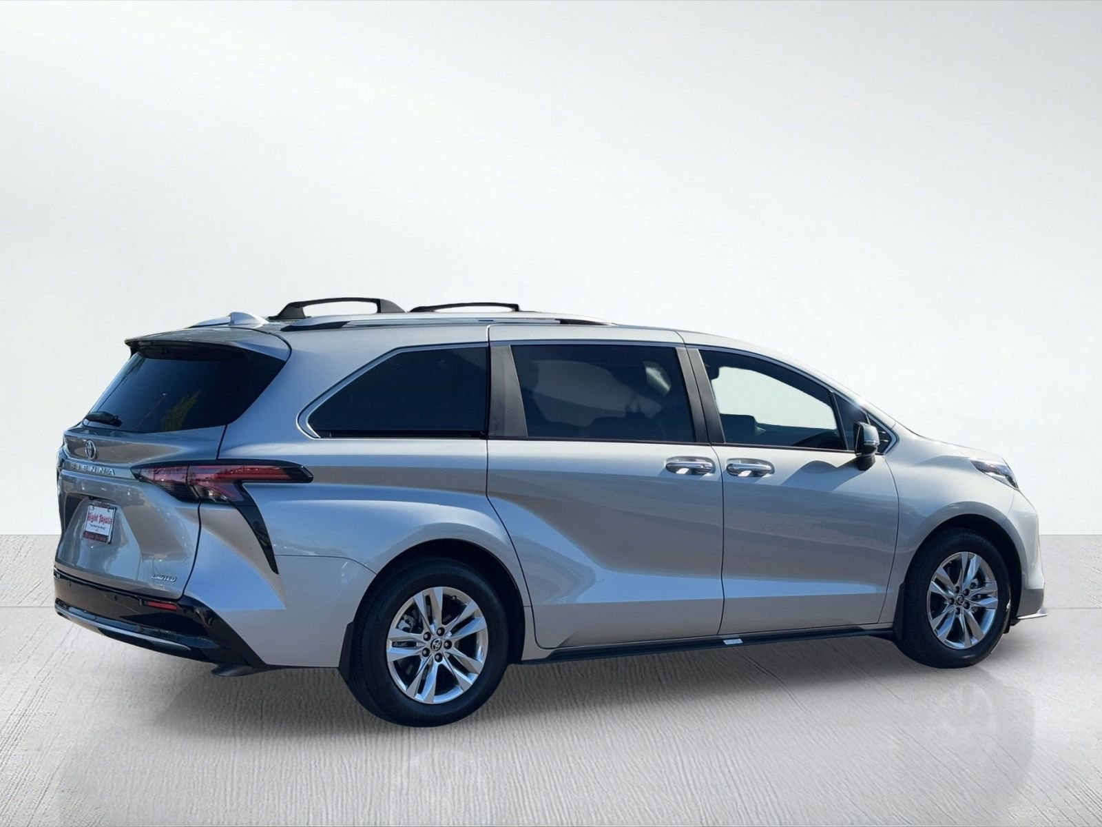 Used 2025 Toyota Sienna Limited image 4