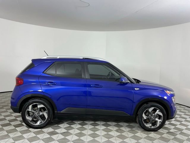 Used 2023 Hyundai Venue SEL image 2
