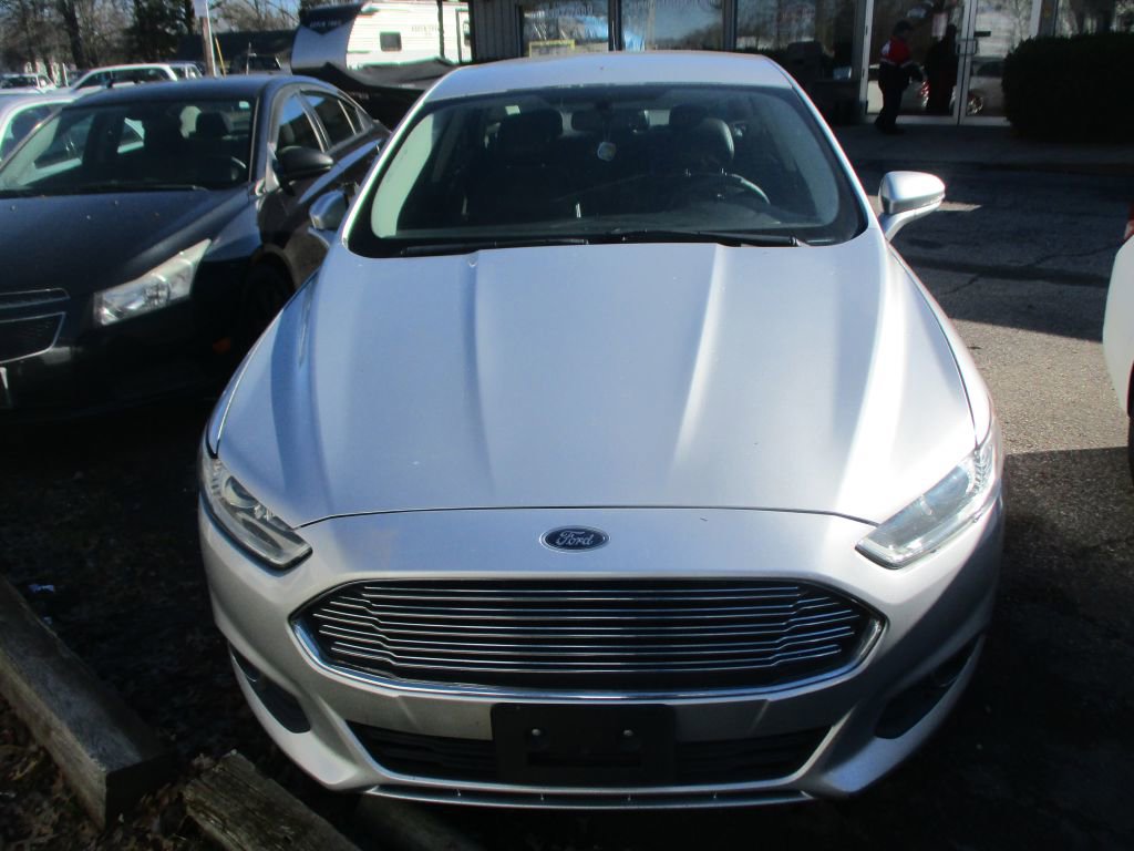 Used 2014 Ford Fusion SE w/ Equipment Group 202A image 2