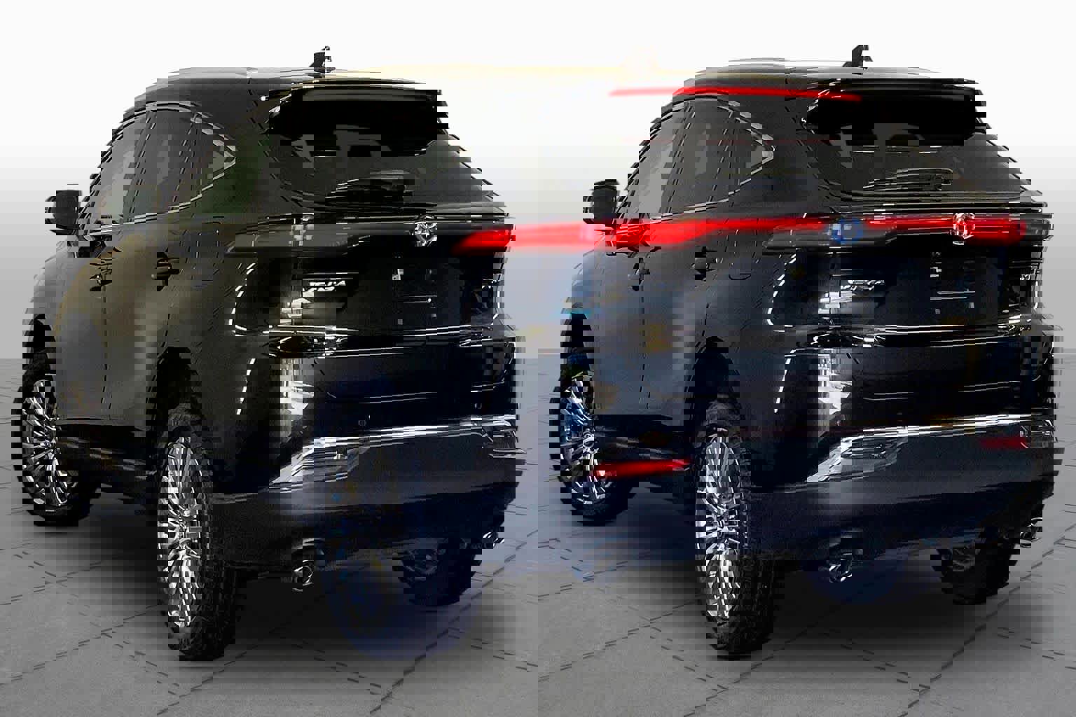 Used 2023 Toyota Venza XLE image 12