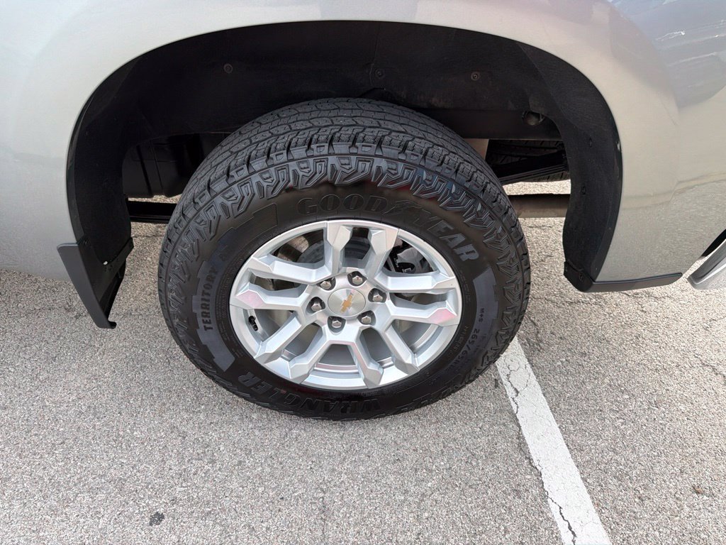 Used 2025 Chevrolet Silverado 1500 LT AWD/4WD image 12