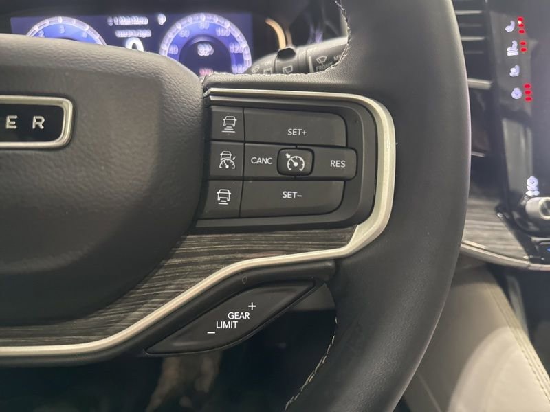 Used 2022 Jeep Wagoneer Series III w/ Premium Group I image 32