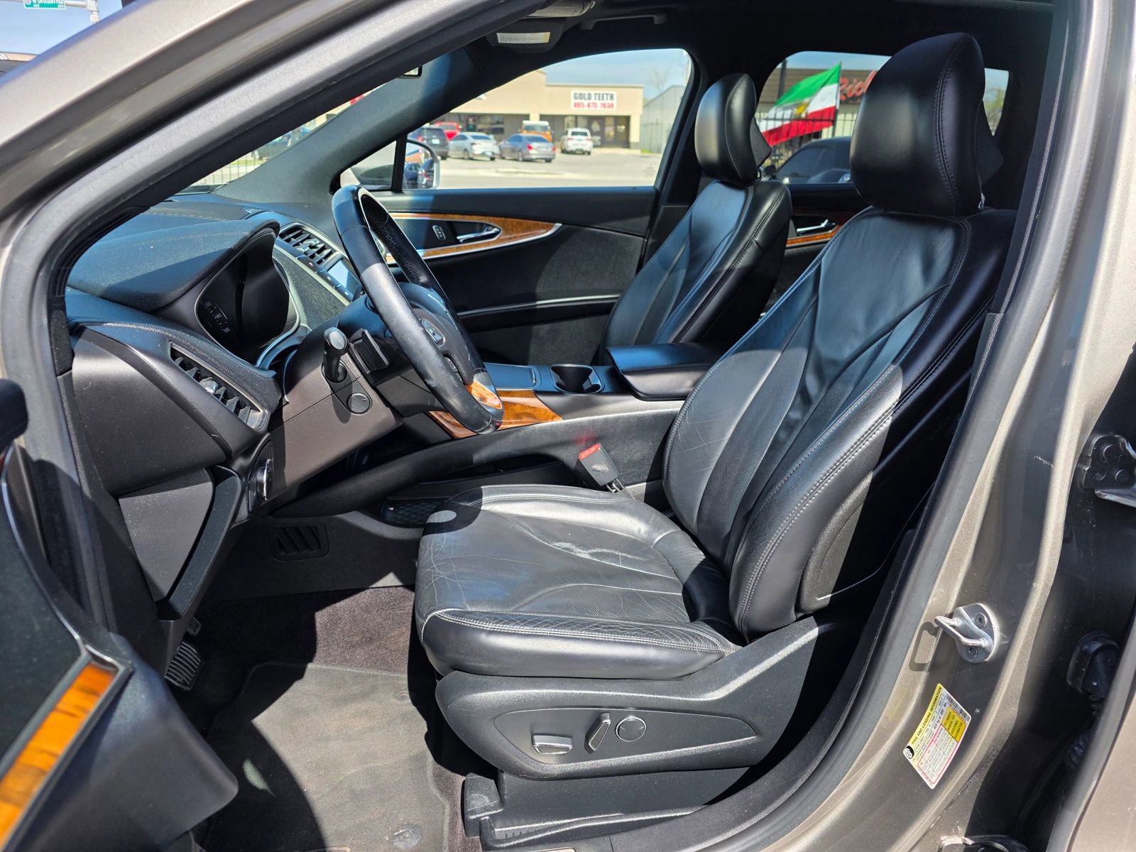 Used 2017 Lincoln MKX Select image 9