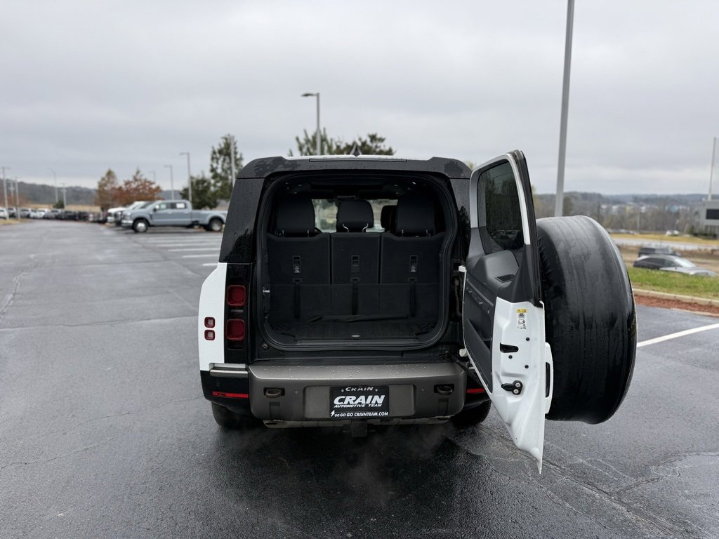 Used 2023 Land Rover Defender 130 X-Dynamic SE image 7