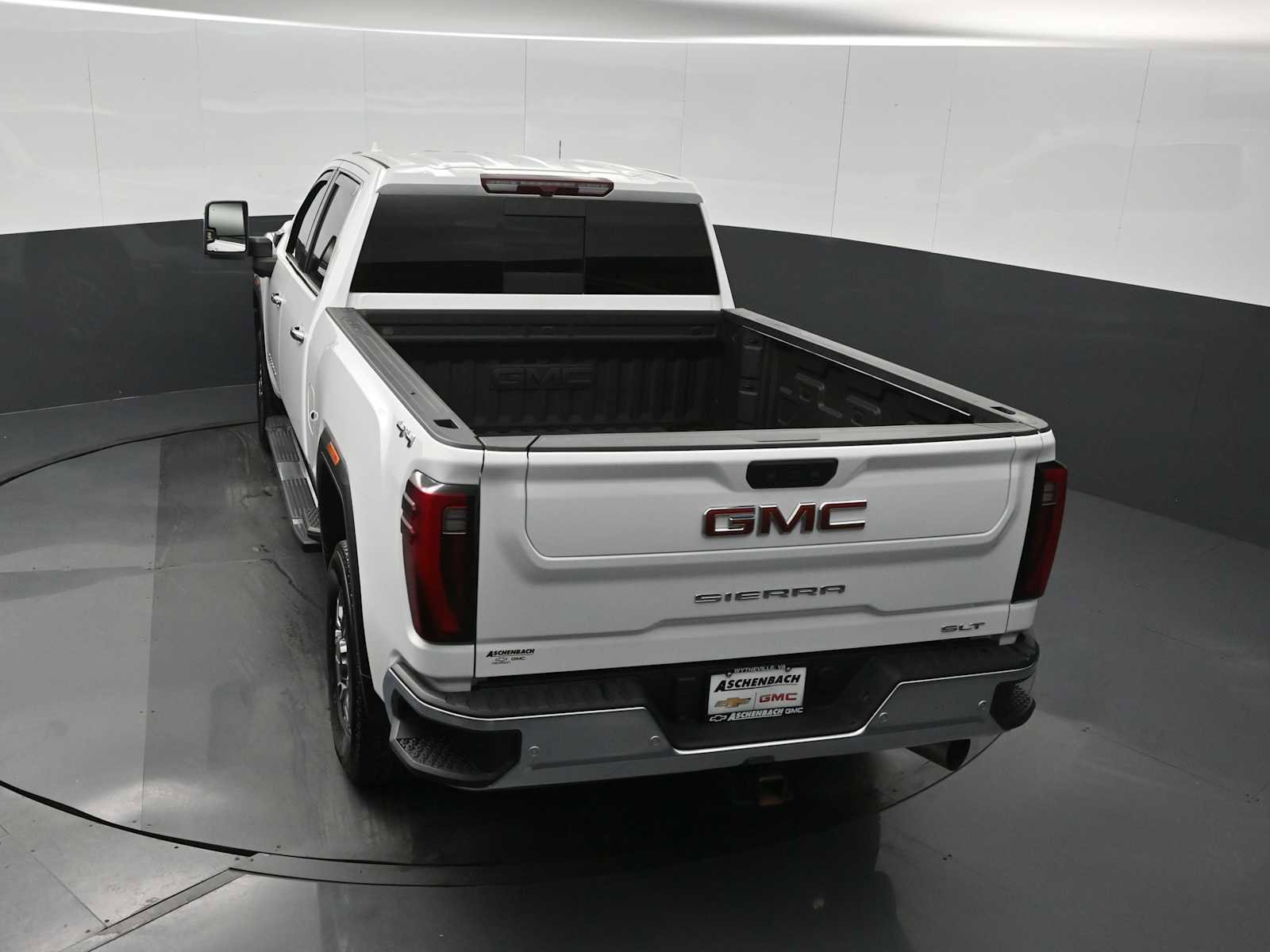 Used 2024 GMC Sierra 3500 SLT w/ SLT Premium Package image 16