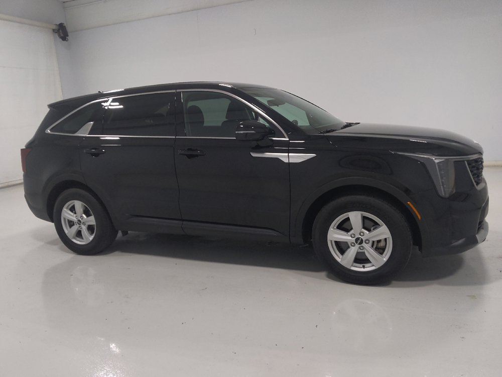 Used 2024 Kia Sorento LX FWD image 11