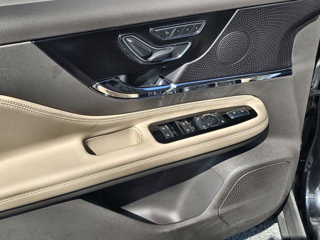 Used 2023 Lincoln Corsair Reserve w/ Equipment Group 201A FWD image 18
