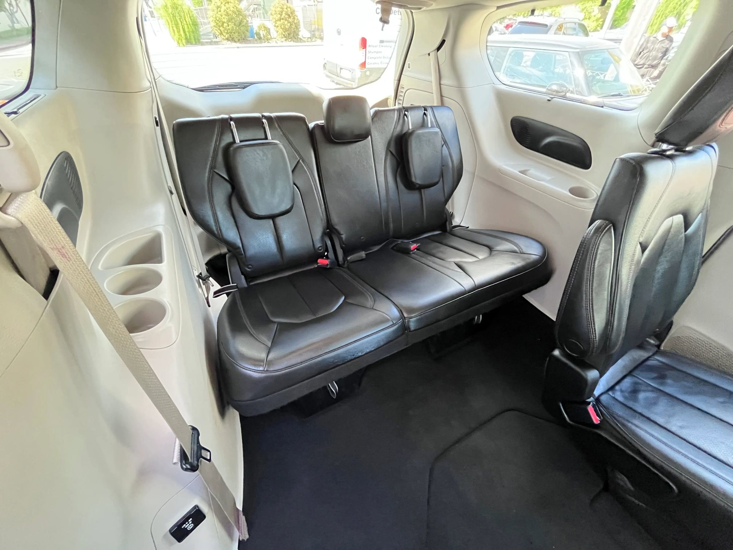 Used 2017 Chrysler Pacifica Touring-L Plus w/ Tire & Wheel Group FWD image 17