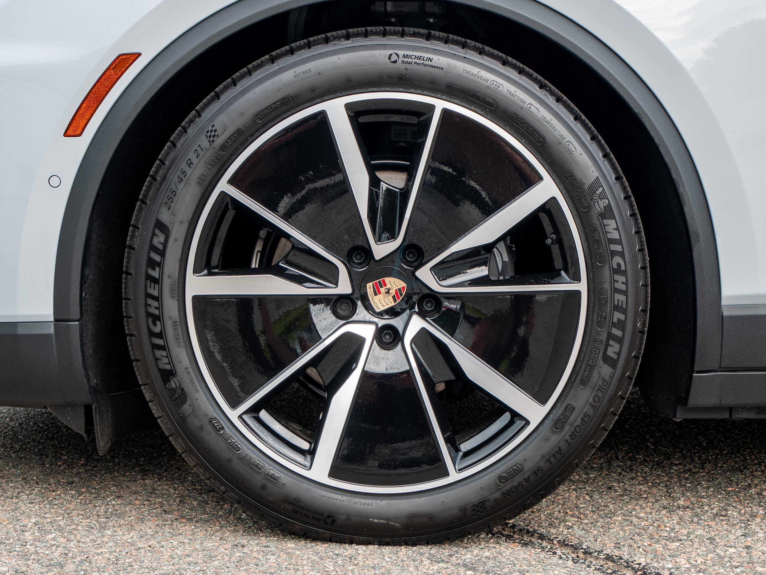 New 2025 Porsche Macan Electric RWD image 13