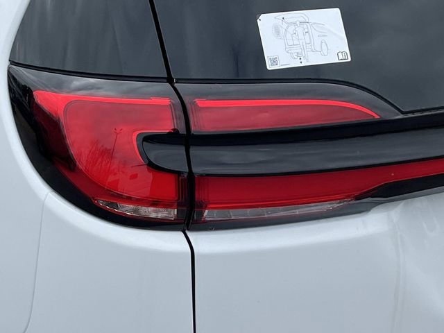 New 2026 Chrysler Pacifica Pinnacle w/ Trailer Tow Group FWD image 10