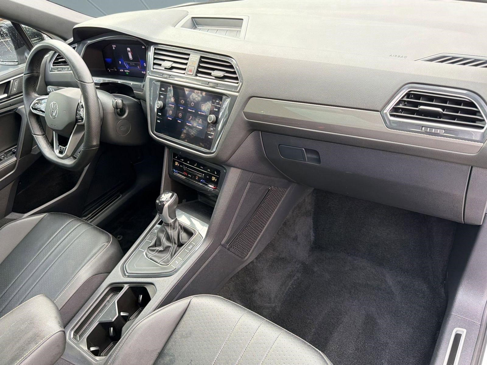 Used 2022 Volkswagen Tiguan SE R-Line image 31