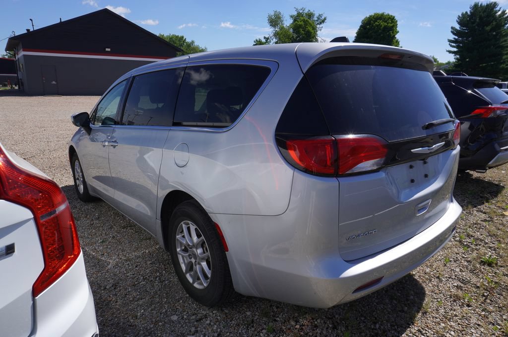 Used 2023 Chrysler Voyager LX FWD image 5