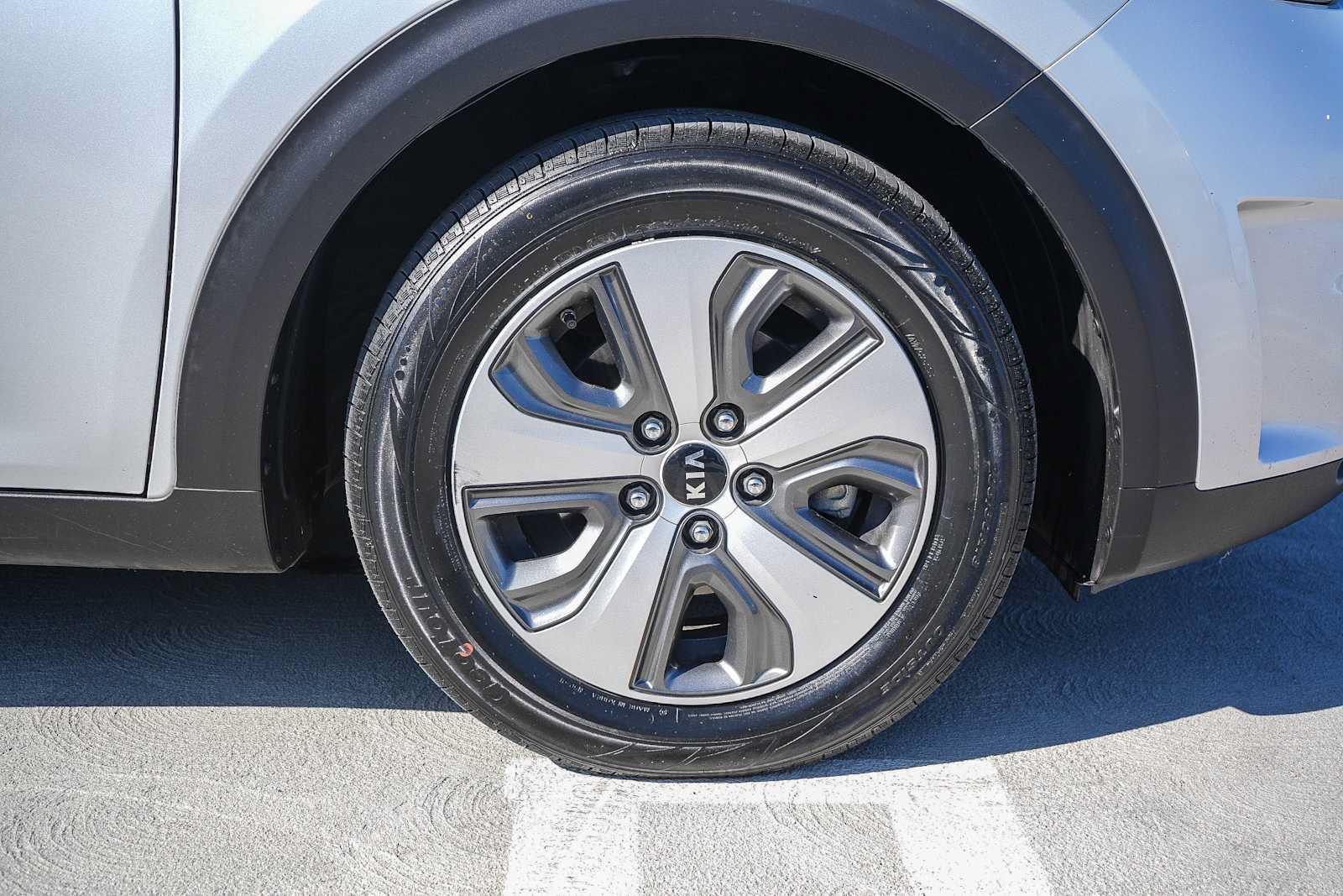 Used 2019 Kia Niro LX FWD image 11