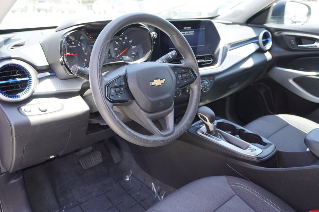 Used 2025 Chevrolet Trax LS FWD image 12