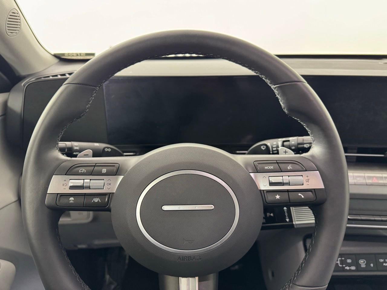 Used 2025 Hyundai Kona Limited image 31