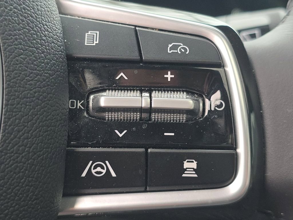 Used 2025 Kia Carnival SX w/ SX Dark Edition Package image 32