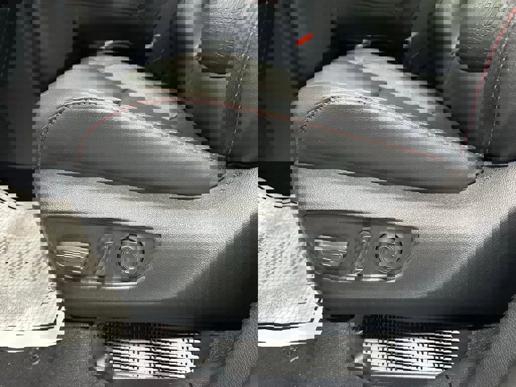 Used 2025 Toyota Sienna XSE image 12