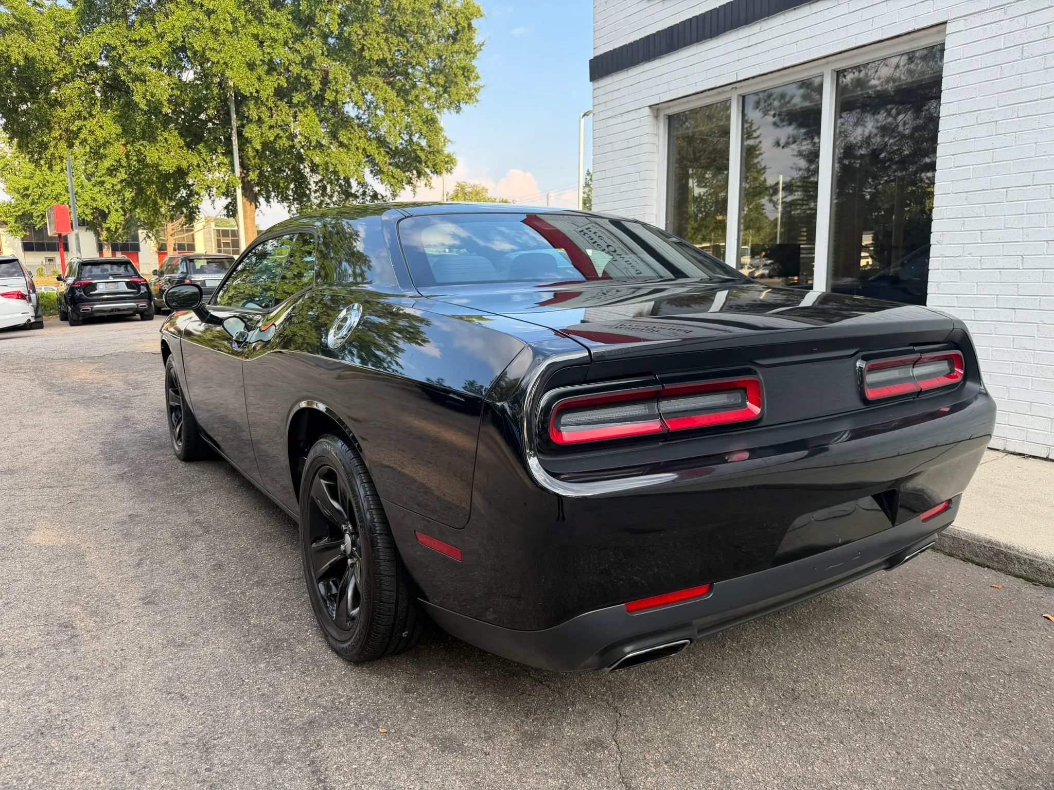 Used 2016 Dodge Challenger SXT RWD image 7