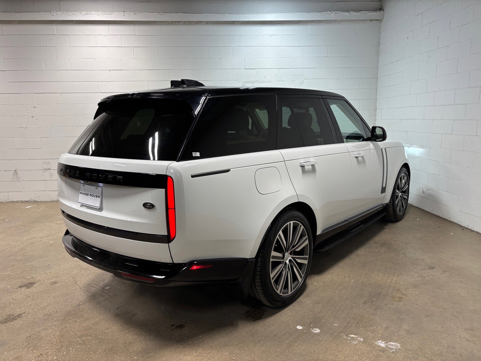 Used 2023 Land Rover Range Rover SE image 6