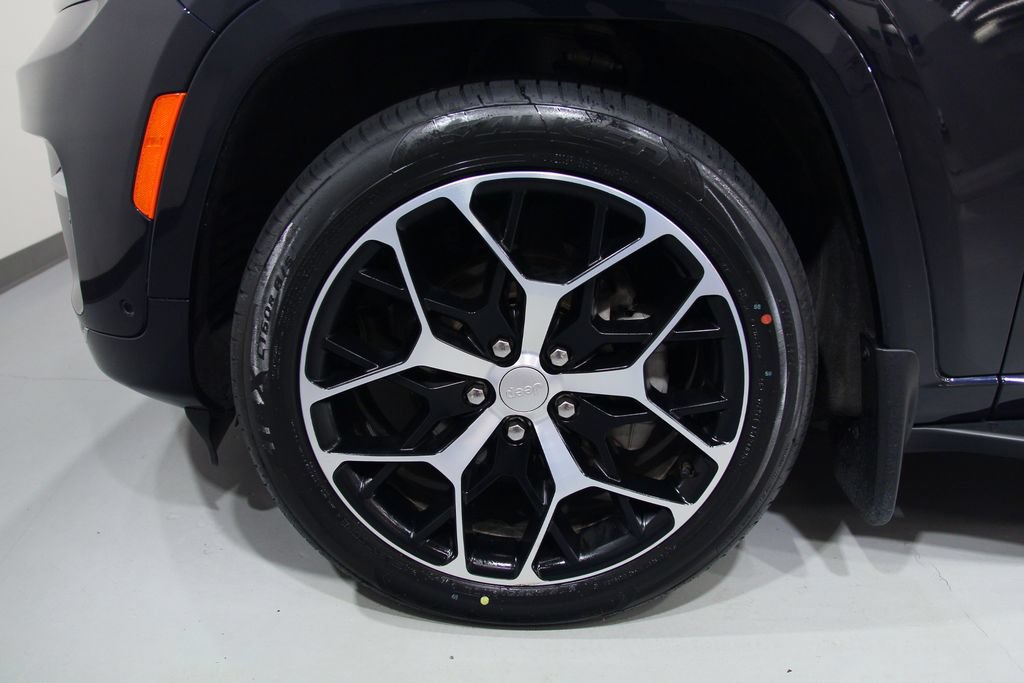 Used 2024 Jeep Grand Cherokee Summit AWD/4WD image 17