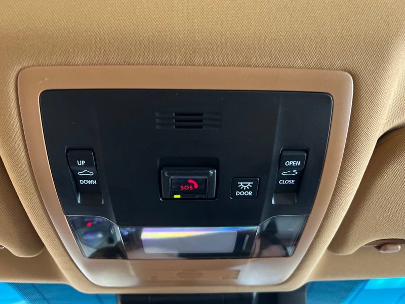 Used 2024 Lexus ES 300h w/ Accessory Package (Z1) FWD image 30