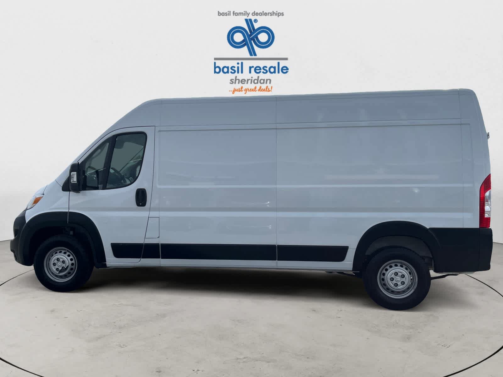 Used 2025 RAM ProMaster 2500 w/ Convenience Group FWD image 3
