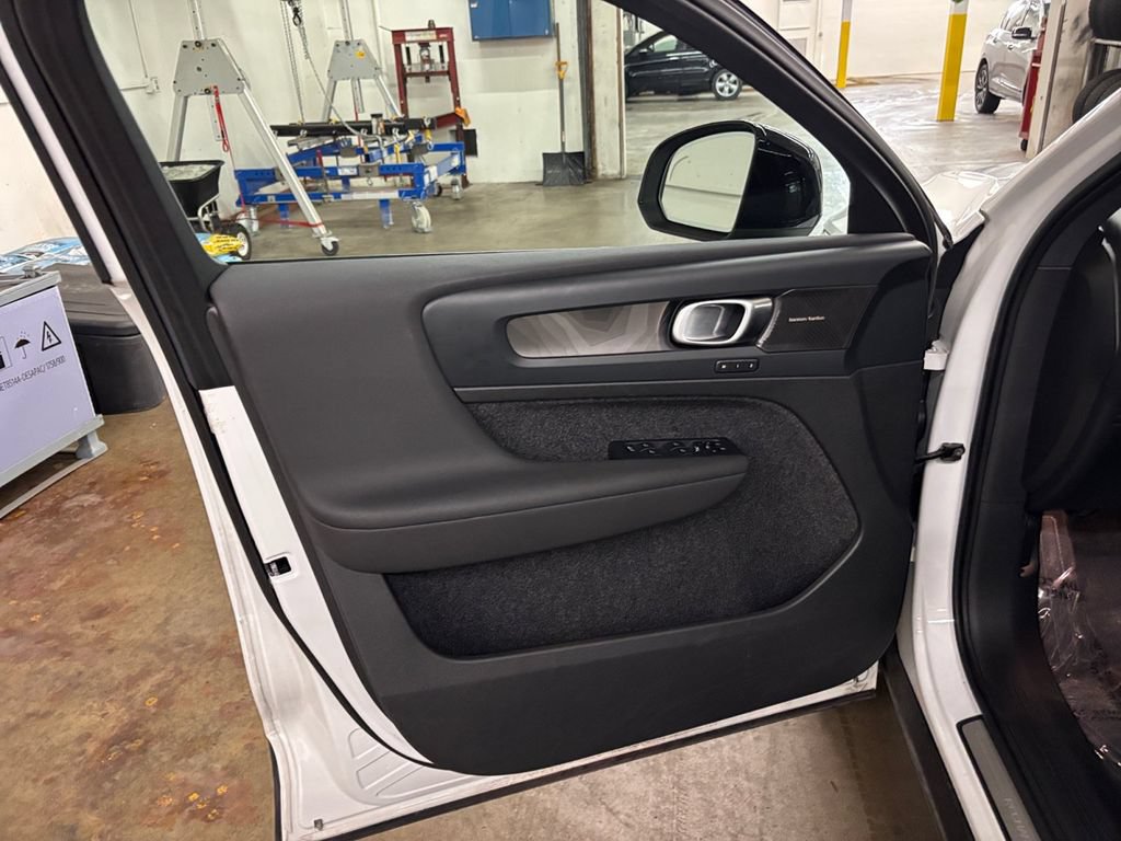 Certified 2023 Volvo C40 P8 Recharge Ultimate AWD/4WD image 11