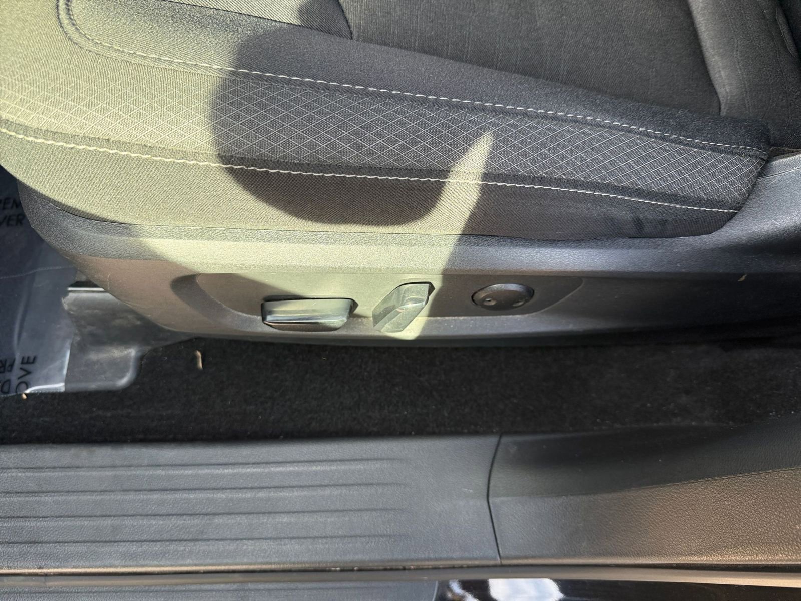 Used 2025 Nissan Pathfinder SV image 24