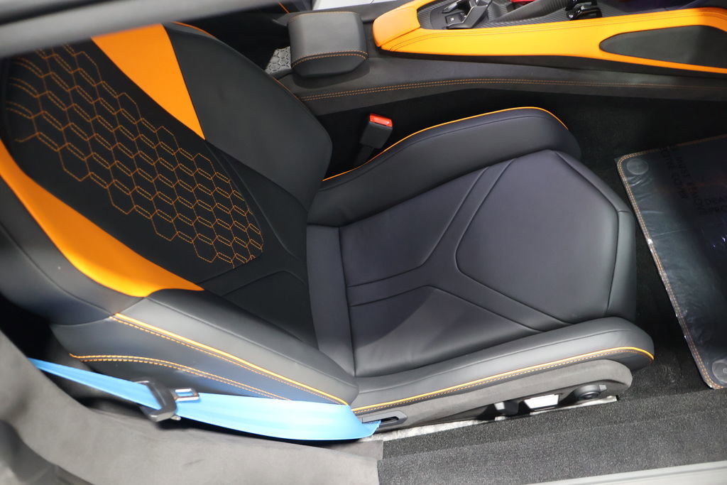 Used 2025 Lamborghini Revuelto AWD/4WD image 40
