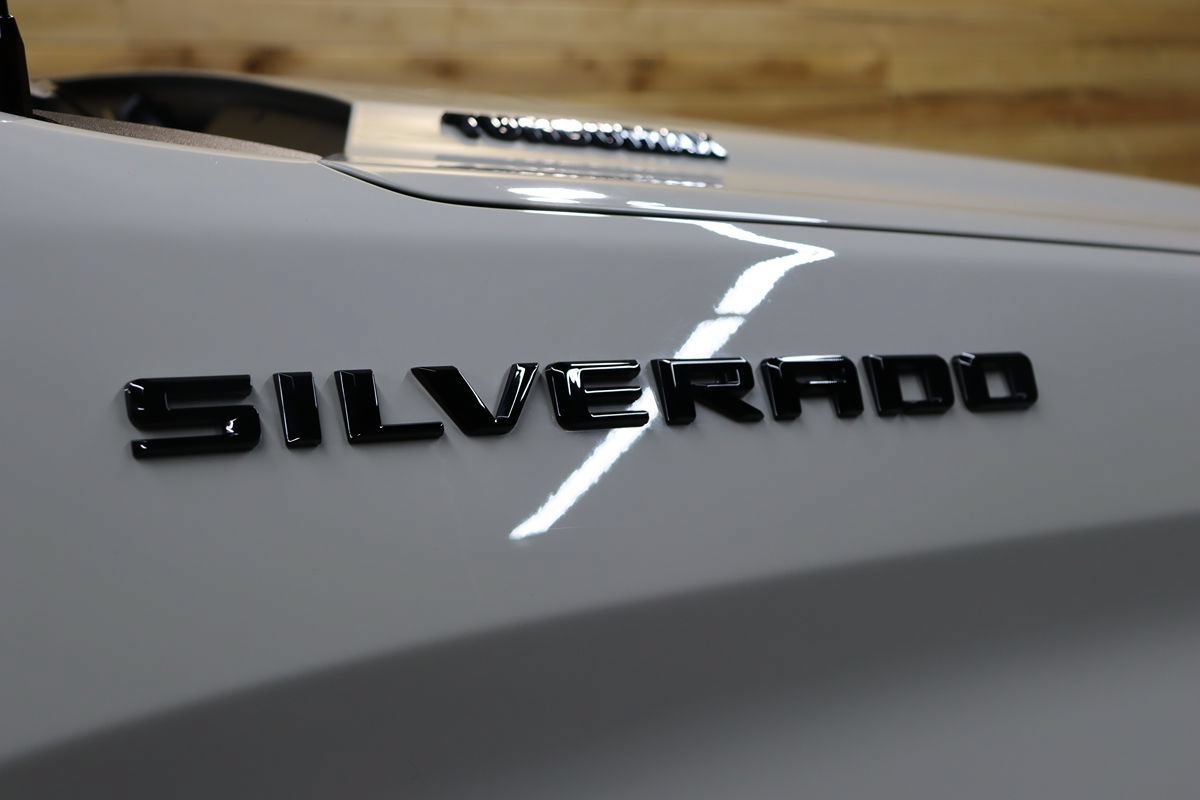 Used 2026 Chevrolet Silverado 1500 Custom w/ Turbomax Blackout Package AWD/4WD image 8