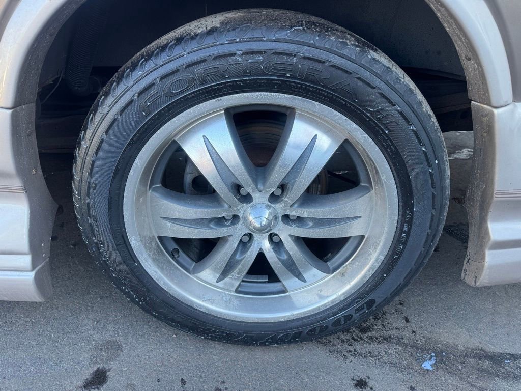 Used 2004 Chevrolet Express 1500 image 13