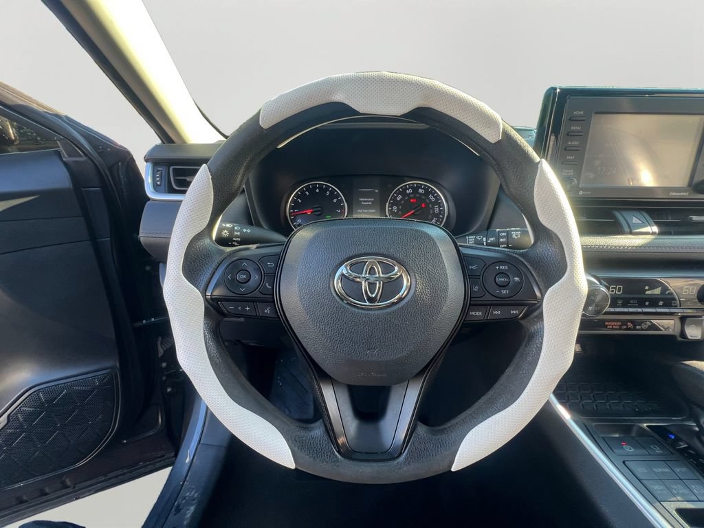 Used 2022 Toyota RAV4 XLE AWD/4WD image 12