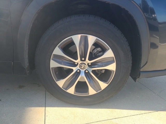 Used 2024 Toyota Highlander XLE image 9